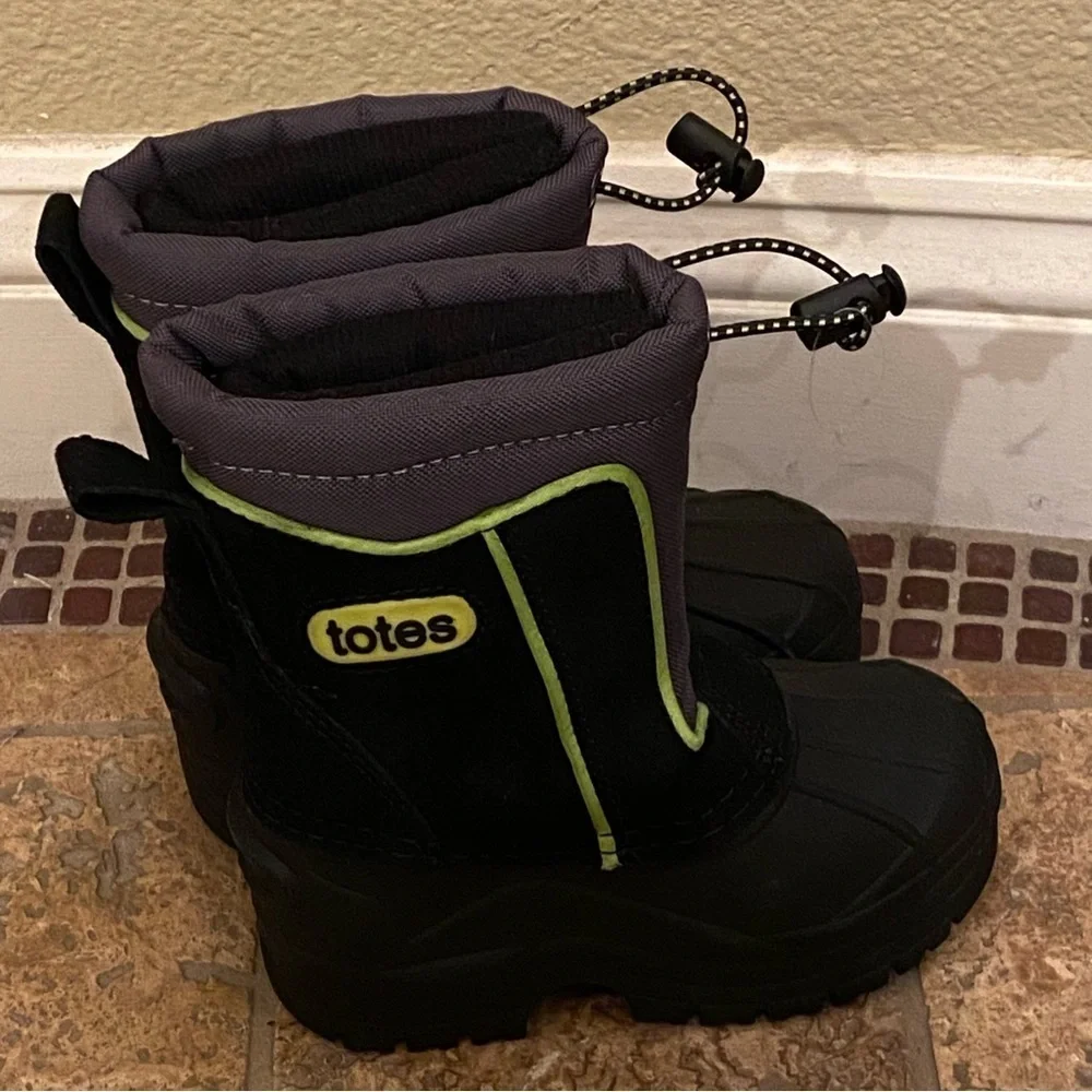 NWOT~TOTES Toddler Black Green Snow Boots Size 8-Unisex